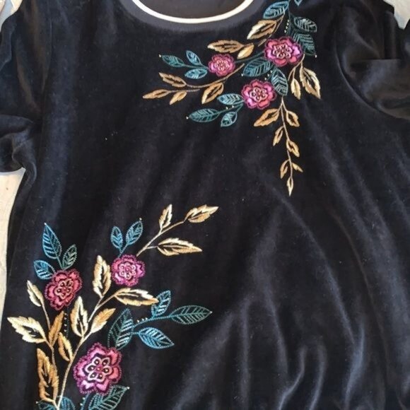 Alfred Dunner Black Velvet Embroidered Floral Sweatshirt Pullover Womens Size L - Picture 6 of 11
